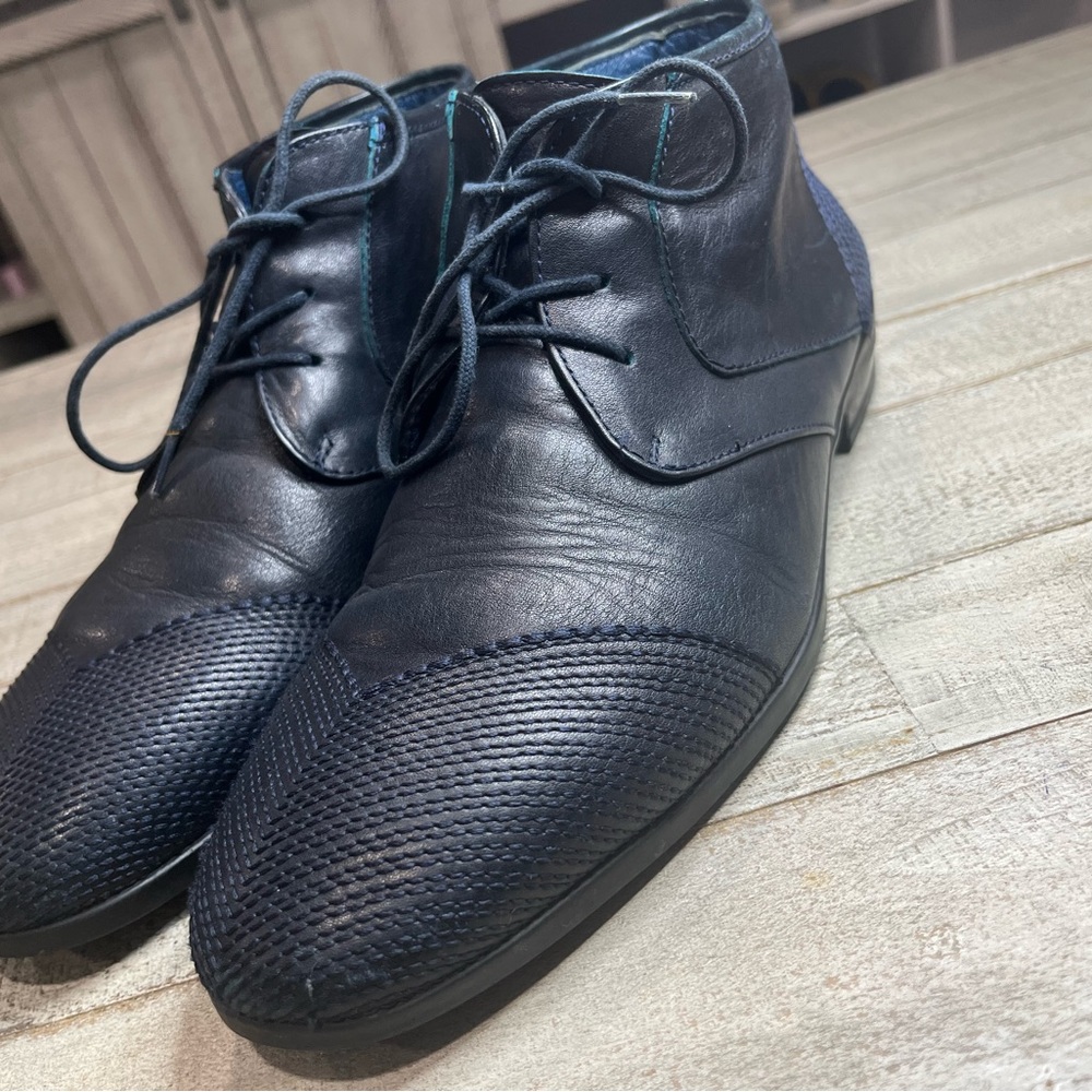 Shoes - Picture 4 of 10
